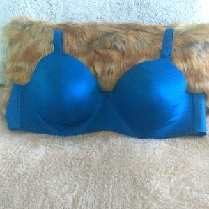 Bali back smoothing bra- NWOT!